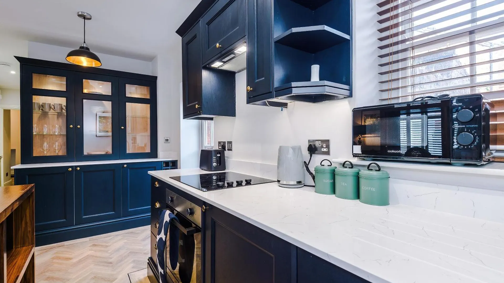 Exquisite York Gem - Garden Daire