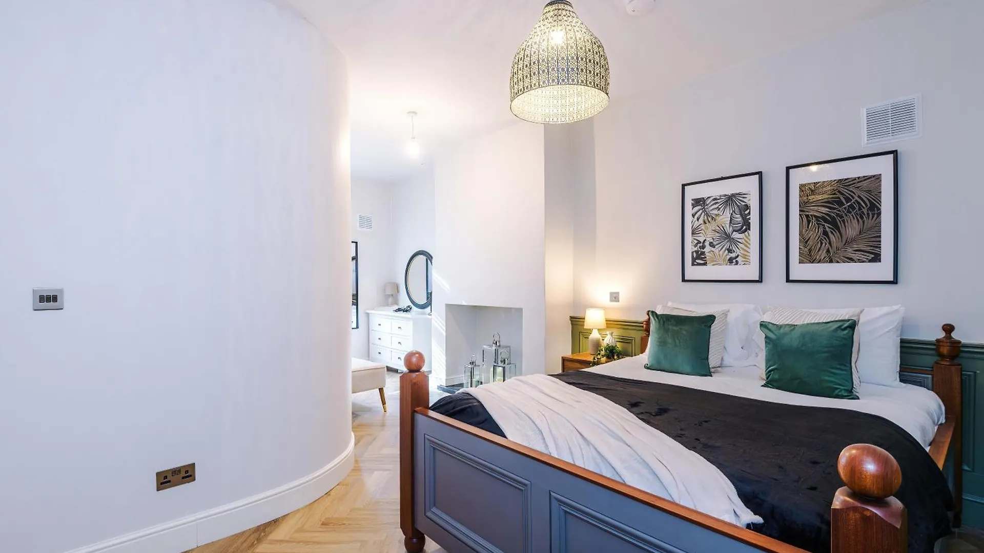 Exquisite York Gem - Garden Daire