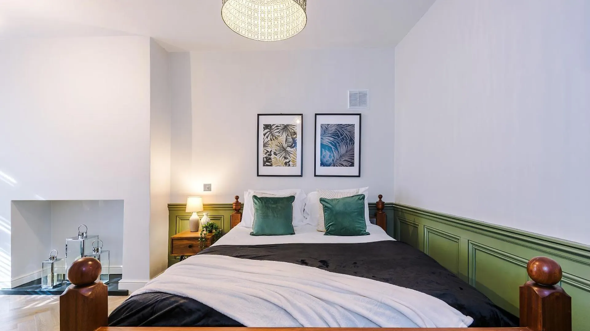 Exquisite York Gem - Garden Daire