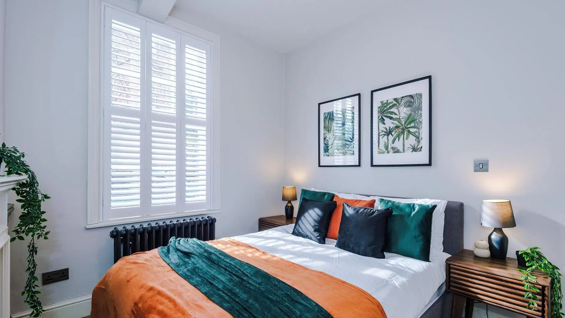 Exquisite York Gem - Garden Daire