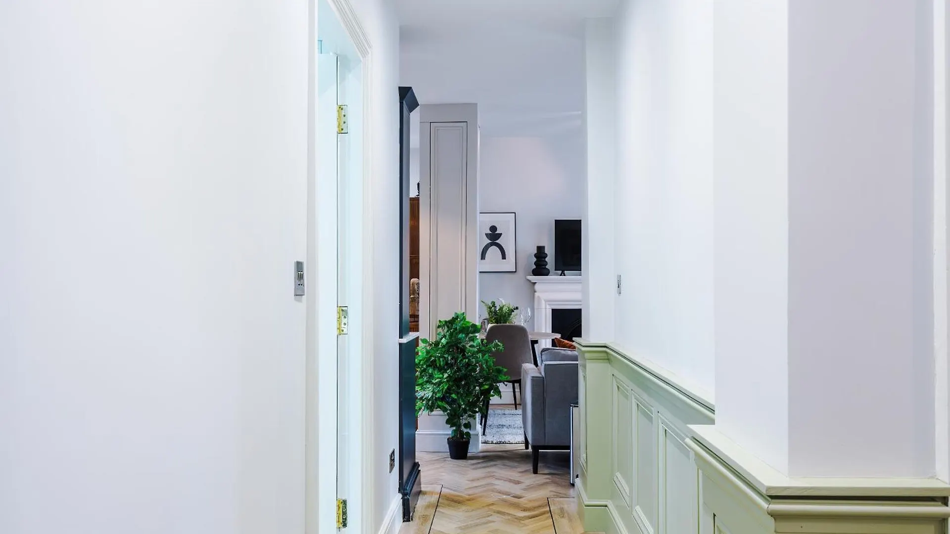 Exquisite York Gem - Garden Daire
