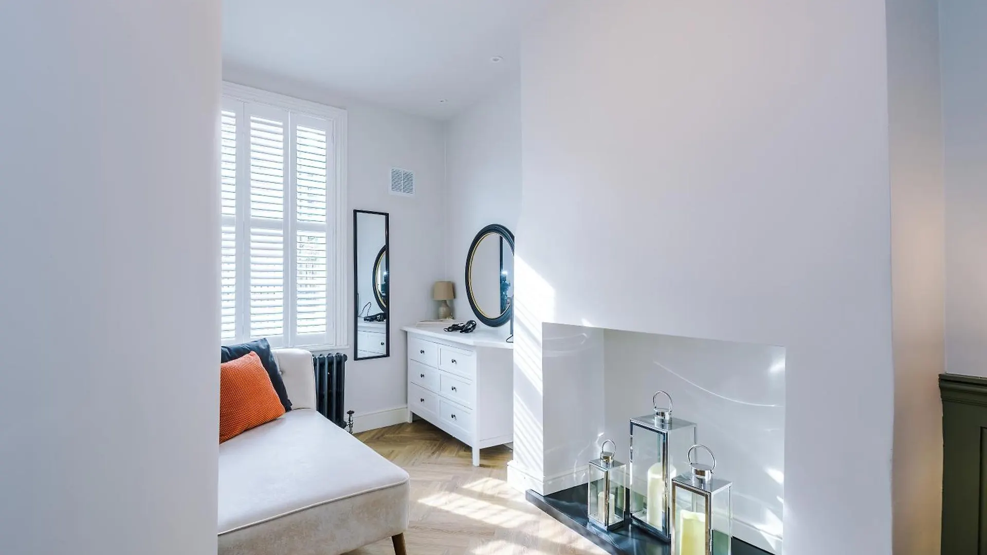 Exquisite York Gem - Garden Daire